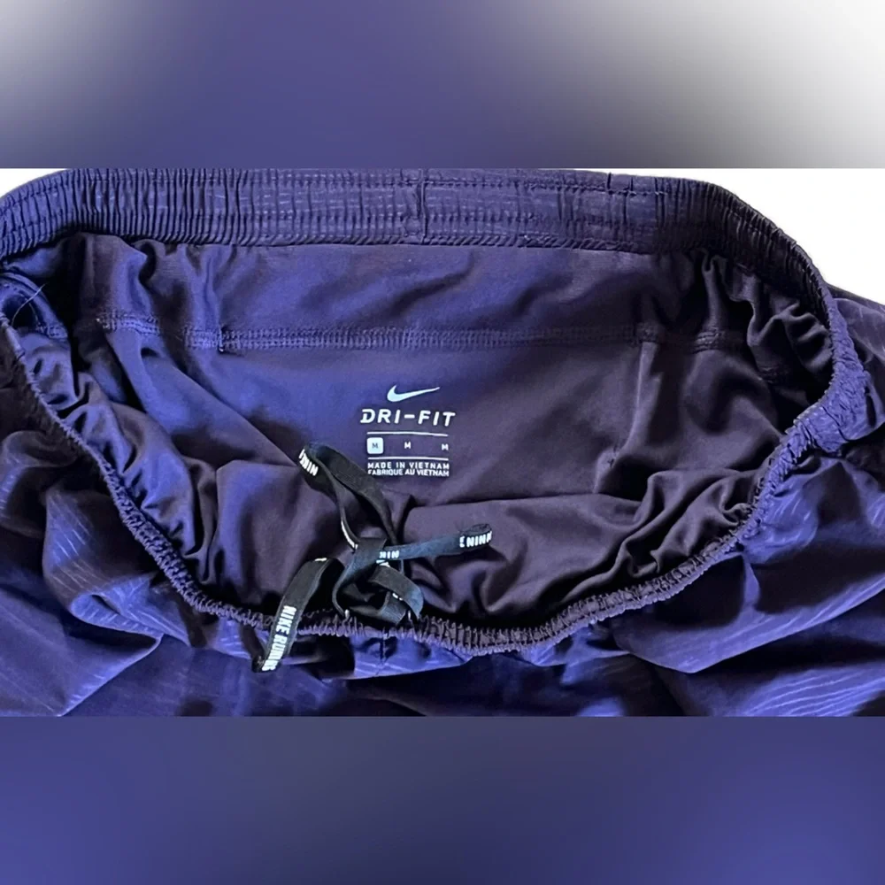 Nike Athletic Shorts Lightweight, back pocket. Excellent condition. Size M